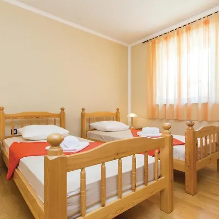 Senoina Iii Apartment *
