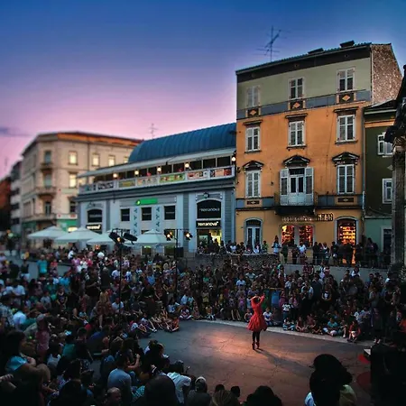 Senoina Iii Pula