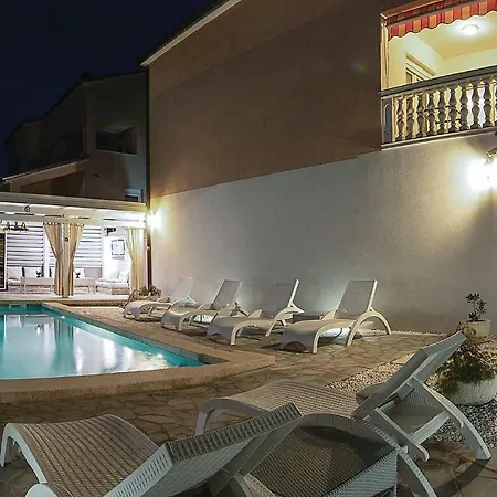 Senoina Iii Apartment