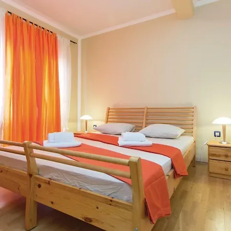 Senoina Iii Apartment *